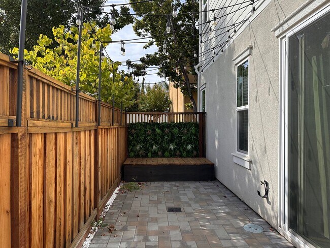 Building Photo - Stylish, Contemporary Campbell 4/2 home with Patio & Attached Garage