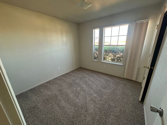 Building Photo - AVAILABLE NOW! - 2 WEEKS FREE!