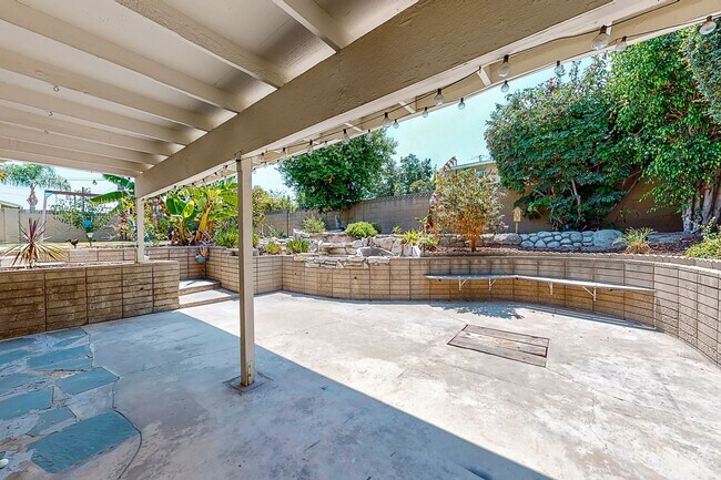 Building Photo - Large Family home - 4 Bedroom / 3 Bath