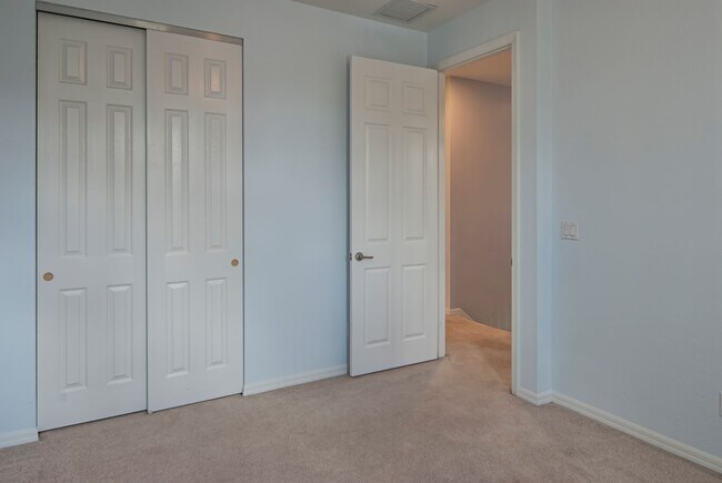 Building Photo - 9986 E Villa Cir