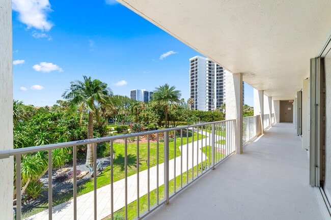Building Photo - 4301 N Ocean Blvd