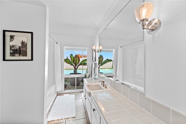 Building Photo - 2120 Temple Hills Dr