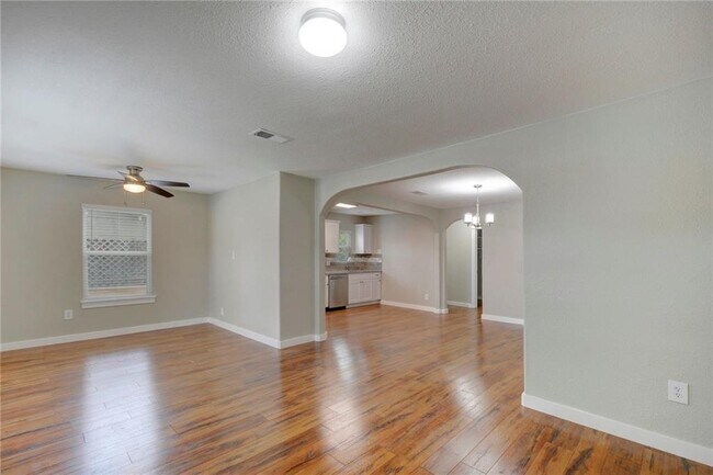 Building Photo - 503 W Grady Dr