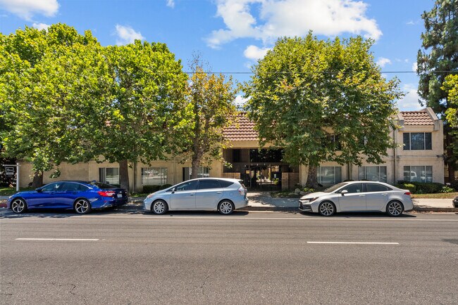 Building Photo - 21000 Parthenia St