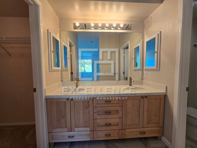 Building Photo - 1/1.5 Townhouse - Pets Negotiable, 1003SF,...