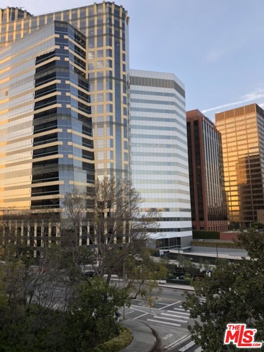Building Photo - 10960 Ashton Ave