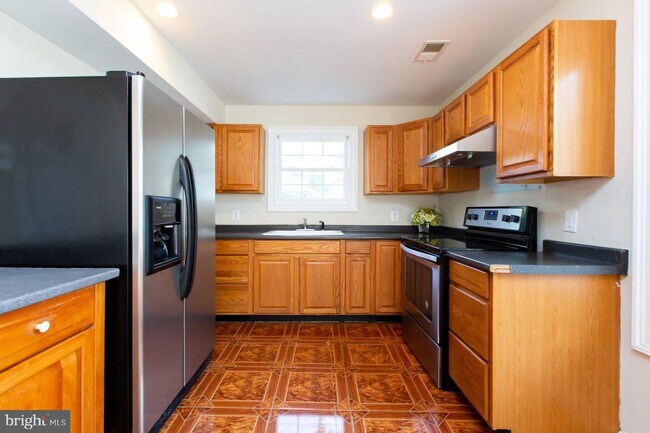 Building Photo - 303 Lincoln Ave