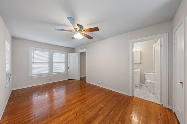 Building Photo - Charming 1-Bed Bungalow with Carport in Central San Antonio – Cozy, Bright, and Move-In Ready!