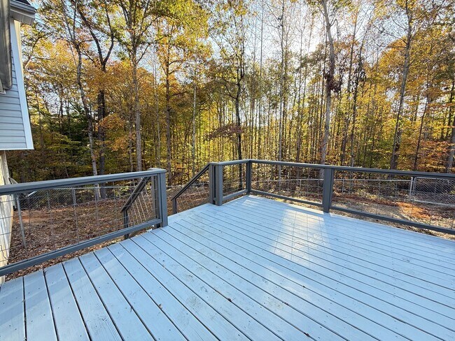 Building Photo - 3 Bedroom/2 Bath Home