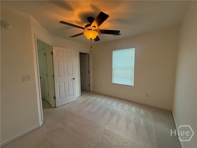 Building Photo - 426 Lions Den Dr