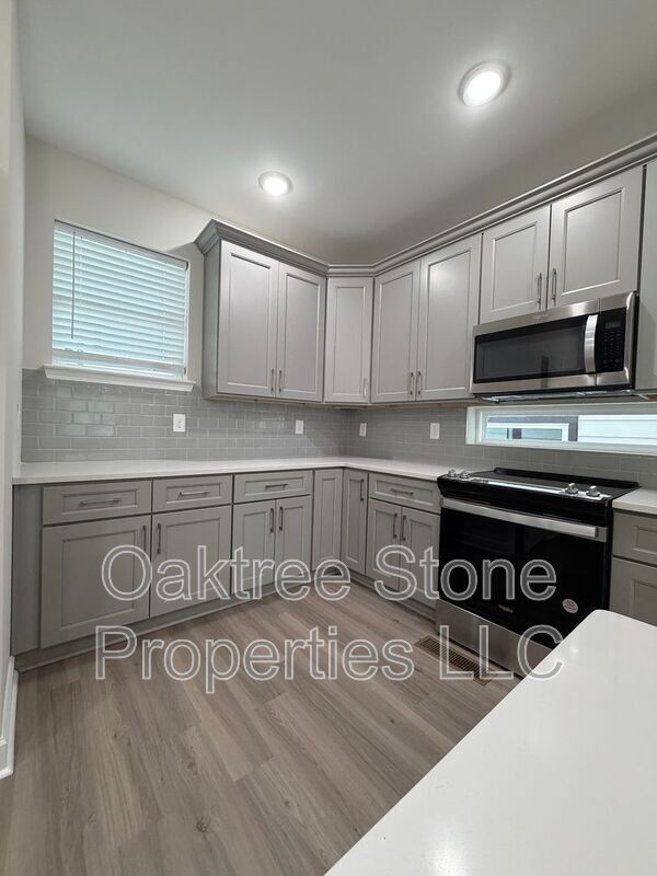 Building Photo - 2589 Ocean Dr NW