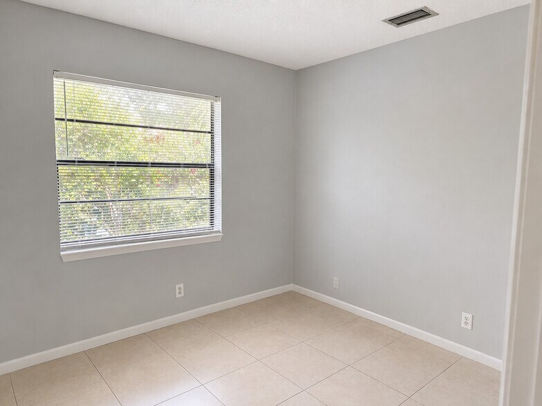 Building Photo - 10355 NW 35th St