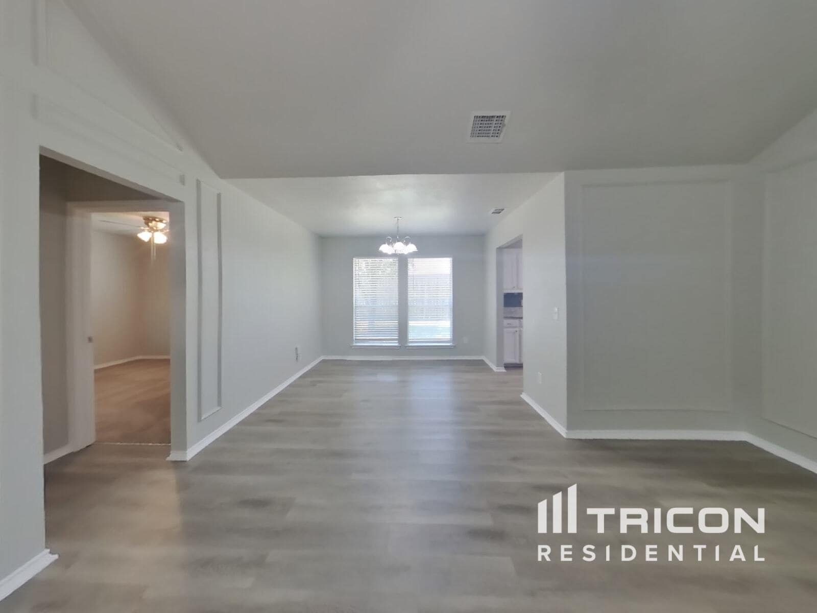Building Photo - 335 Pin Oak Ln