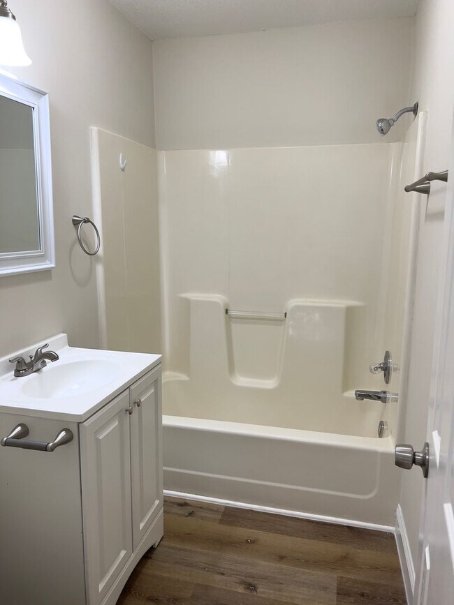 Building Photo - 56 Bell Rd