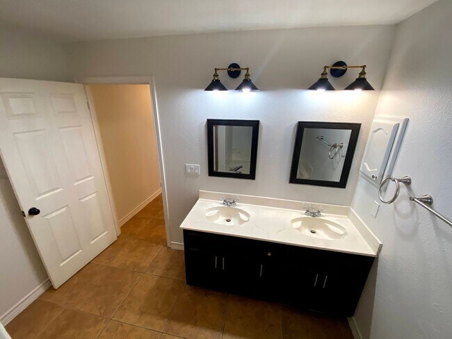 Building Photo - Perfectly Spacious Located Home In McAllen!