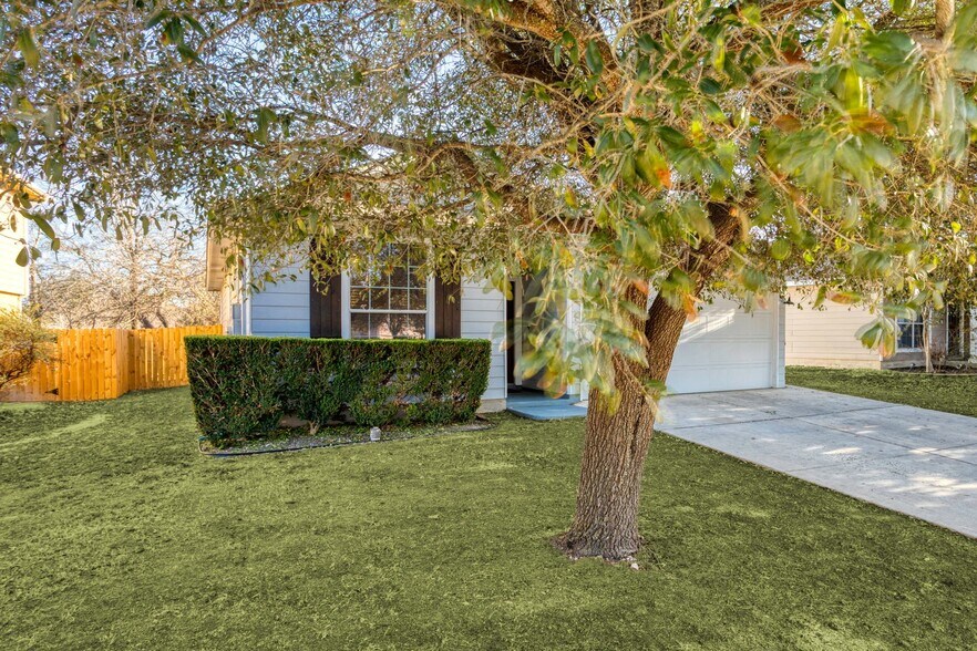 Building Photo - 11720 Basil Grass