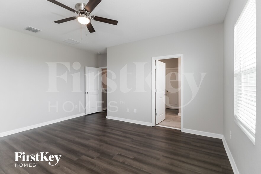 Building Photo - 34088 White Fountain Ct