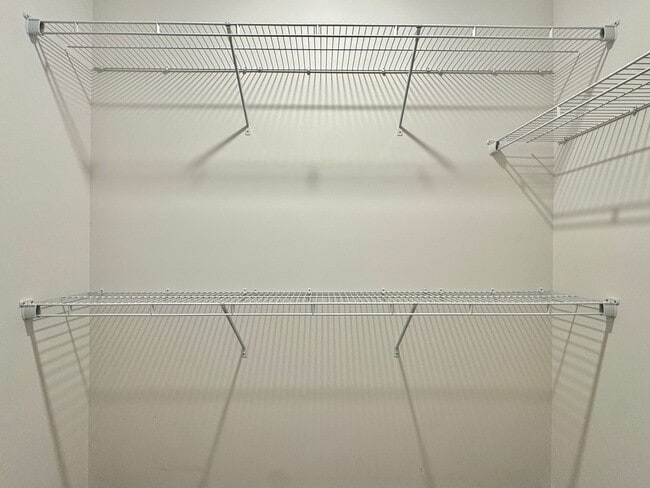 Building Photo - $500 RENT CREDIT | AVAILABLE NOW! (Pet Friendly)