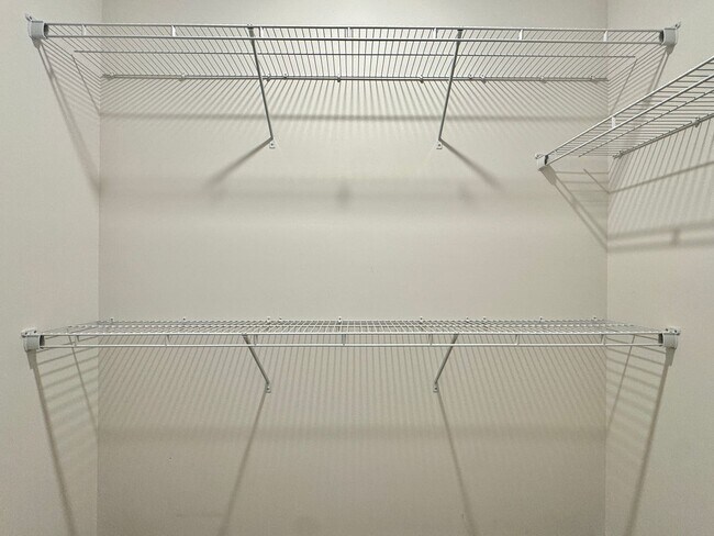 Building Photo - $500 RENT CREDIT | AVAILABLE NOW! (Pet Friendly)