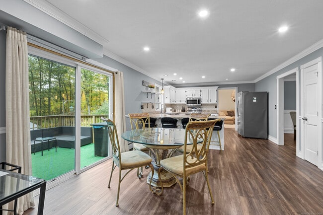 Building Photo - 36 Carriage House Dr