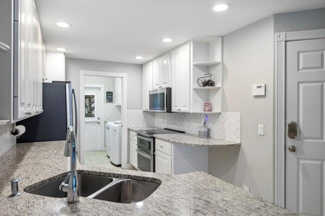 Building Photo - 1633 Napoli Dr W