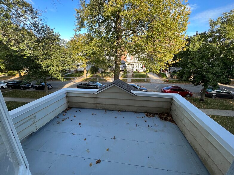 Balcony - 3347 N Cramer St