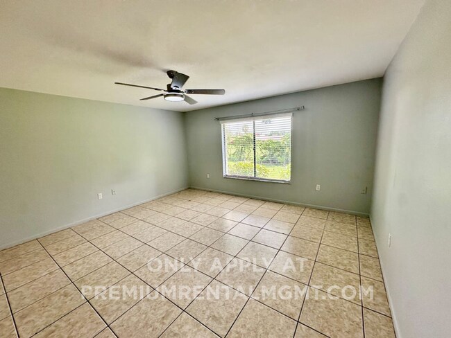 Building Photo - Spacious 2 bedroom on the first level