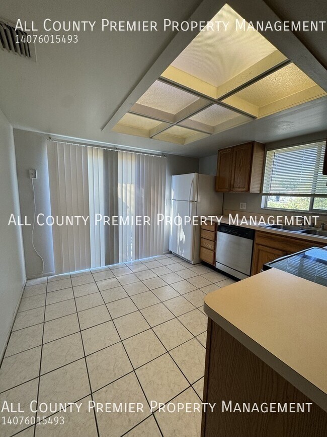 Building Photo - 2264 Greenview Cir
