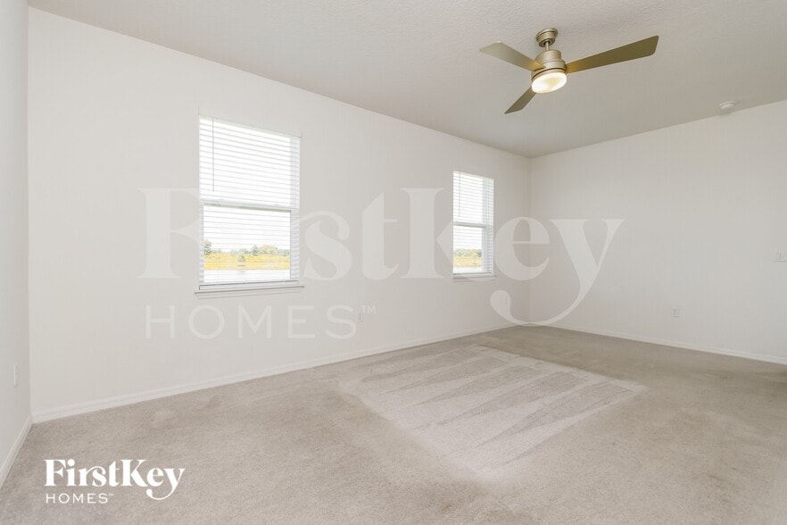 Building Photo - 1630 Isleta Lp