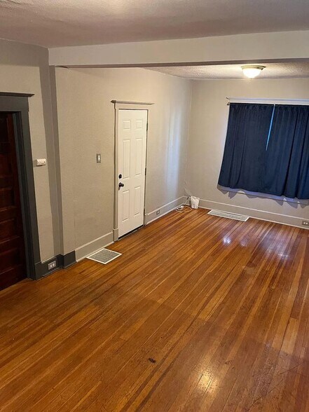 Building Photo - 715 E High St