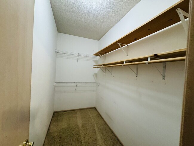 Building Photo - 9120 Trotters Ln