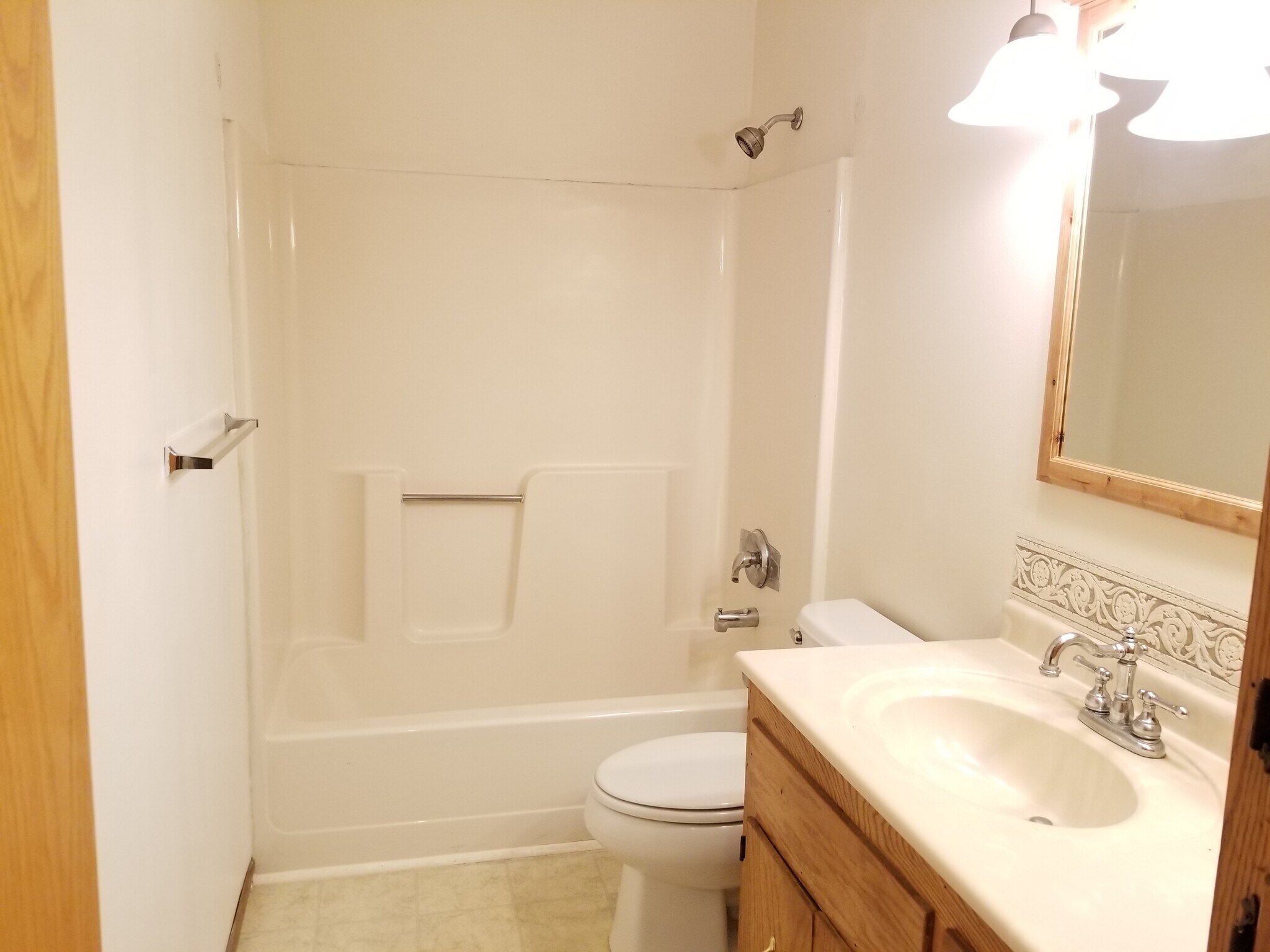 Building Photo - 220 Leighton Dr