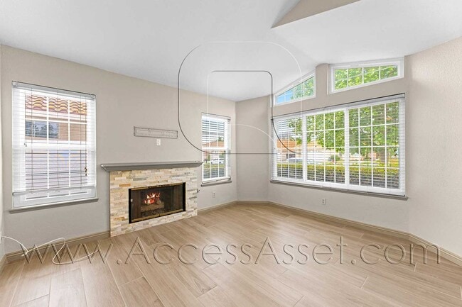 Building Photo - Welcoming 3 Bed / 2 Bath Home in a Peaceful Murrieta Neighborhood