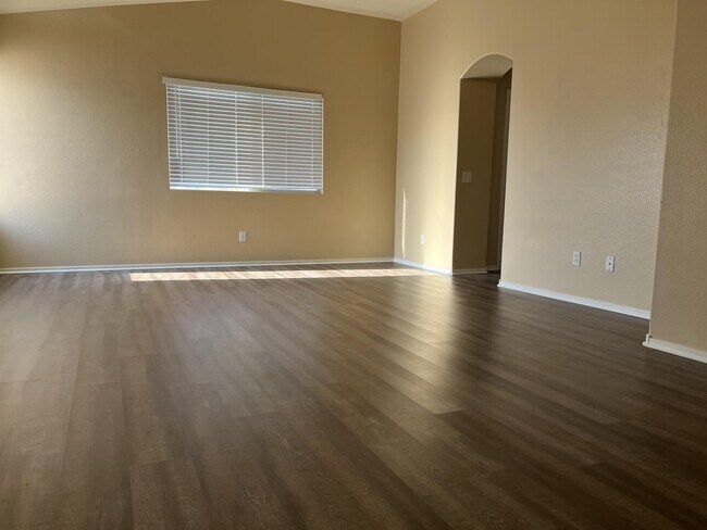 Building Photo - 1204 E Malibu Sands Ave