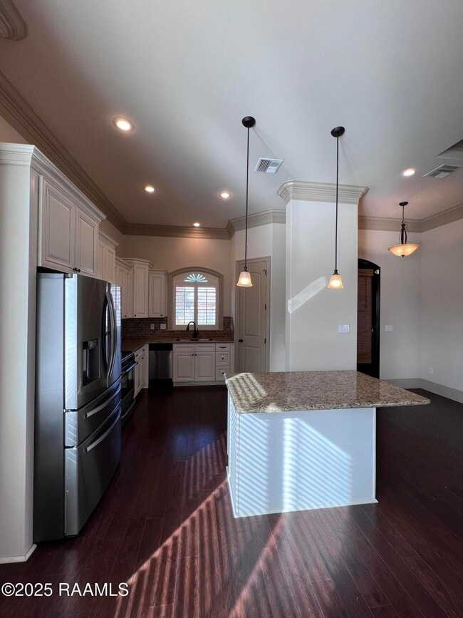 Building Photo - 100 Birchview Dr