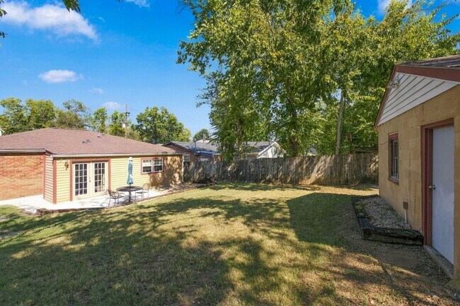 Building Photo - 634 James Ave