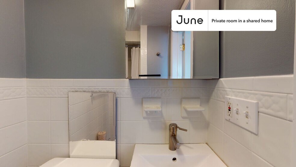Building Photo - Room in Shared 3 bed/1 bath home