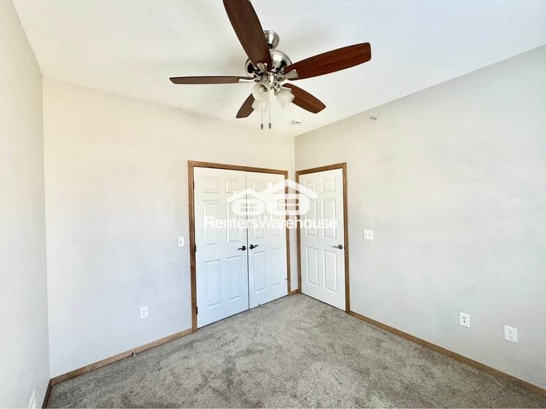 Building Photo - 2000 Meadow Ct