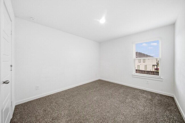 Building Photo - 3014 Skyline Mesa Dr