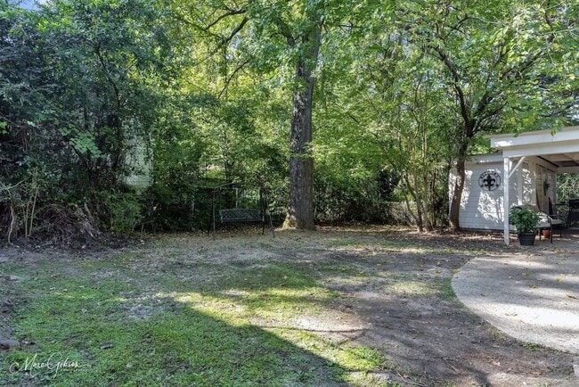 Building Photo - Fairfield Ave - 2 bed 1 Bath Apartment