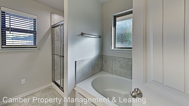 Building Photo - 4 br, 2 bath House - 2225 Cale Cove