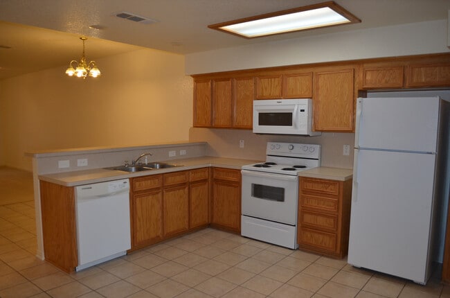 Building Photo - 912Rebecca