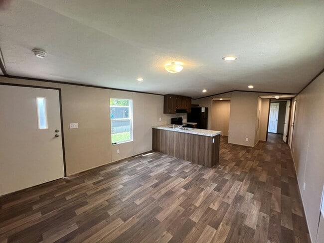 Building Photo - 33 Tower Manor Cir W