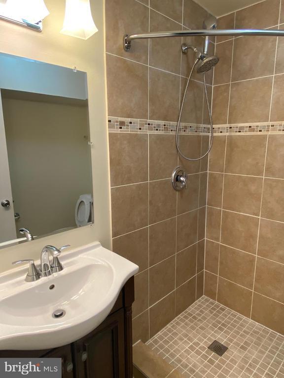 Building Photo - 7432 Pohick Rd