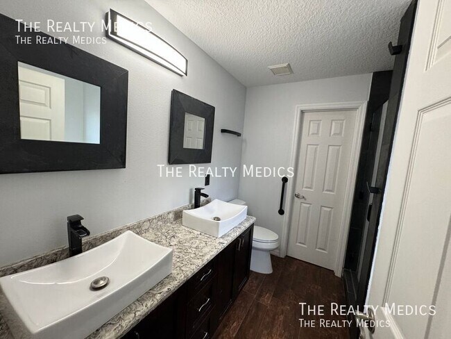 Building Photo - 1328 Karok St