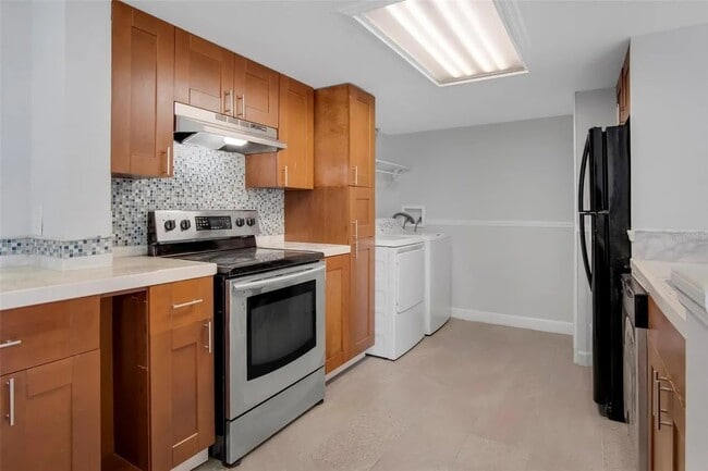 Building Photo - 603 Coconut Palm Way