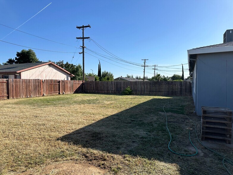 Building Photo - 1624 Catalpa St