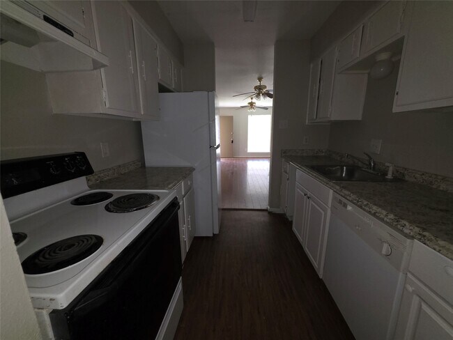 Building Photo - 12742 Shannon Hills Dr