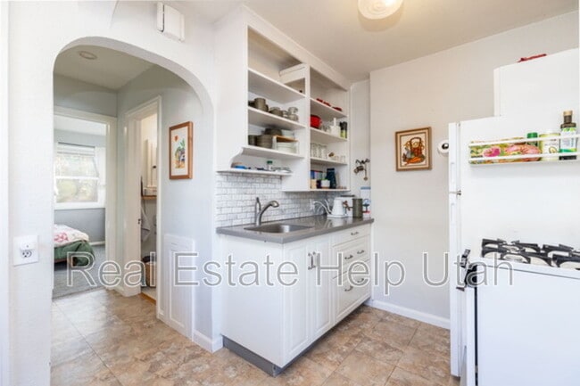 Building Photo - 2009 S 1500 E