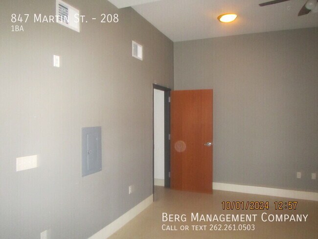 Building Photo - 847 Martin St